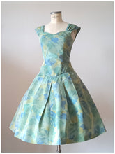 Cargar imagen en el visor de la galería, 1960s - Superb Silk Dress - W32 (82cm)
