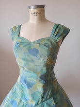 Cargar imagen en el visor de la galería, 1960s - Superb Silk Dress - W32 (82cm)
