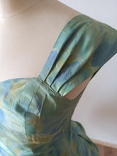 Cargar imagen en el visor de la galería, 1960s - Superb Silk Dress - W32 (82cm)
