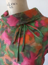 Cargar imagen en el visor de la galería, 1960s - DEADSTOCK - Stunning Abstract Floral Dress - W29&quot; (74cm)
