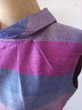 Cargar imagen en el visor de la galería, 1960s - Stunning Purple Dress - W31 (80cm)
