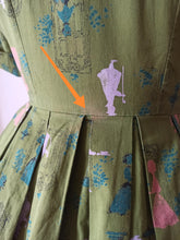 Laden Sie das Bild in den Galerie-Viewer, 1950s - Dreamy Romantic Novelty Cotton Dress - W26 (66cm)
