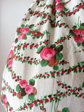 Laden Sie das Bild in den Galerie-Viewer, 1950s 1960s - Adorable Floral Roseprint Cotton Dress - W30 (76cm)
