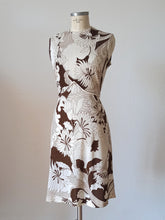 Cargar imagen en el visor de la galería, 1960s - Brown Print Dress - W32 (82cm)
