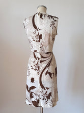 Cargar imagen en el visor de la galería, 1960s - Brown Print Dress - W32 (82cm)
