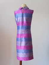 Cargar imagen en el visor de la galería, 1960s - Stunning Purple Dress - W31 (80cm)
