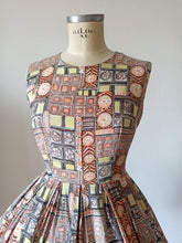 Cargar imagen en el visor de la galería, 1950s 1960s - Gorgeous Abstract Cotton Dress - W30 (76cm)
