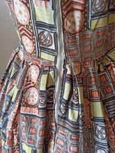 Cargar imagen en el visor de la galería, 1950s 1960s - Gorgeous Abstract Cotton Dress - W30 (76cm)
