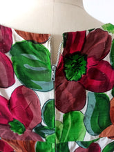 Cargar imagen en el visor de la galería, 1950s 1960s - Stunning Floral Cotton Silk Dress - 32&quot; (82cm)
