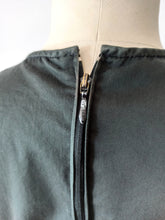 Cargar imagen en el visor de la galería, 1960s - Black Cotton Blouse - Sz L/XL
