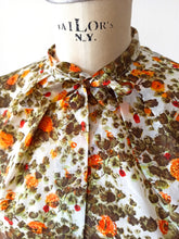 Cargar imagen en el visor de la galería, 1950s 1960s - Floral Satin Bolero - W34 (86cm)
