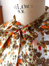 Cargar imagen en el visor de la galería, 1950s 1960s - Floral Satin Bolero - W34 (86cm)
