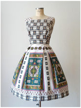 Cargar imagen en el visor de la galería, 1950s 1960s - Gorgeous Geometric Print Cotton Dress - W27.5 (70cm)
