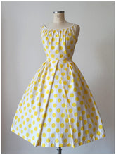 Cargar imagen en el visor de la galería, 1950s - Fabulous Yellow Polkadots Cotton Dress - W28.5 (72cm)
