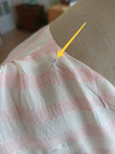 Cargar imagen en el visor de la galería, 1950s - Pink Striped Satin Dress - W28.5 (72cm)
