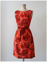 Laden Sie das Bild in den Galerie-Viewer, 1960s - Stunning Cotton Dress - W33 (84cm)
