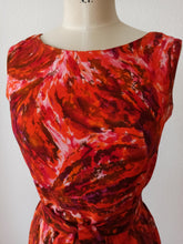 Laden Sie das Bild in den Galerie-Viewer, 1960s - Stunning Cotton Dress - W33 (84cm)
