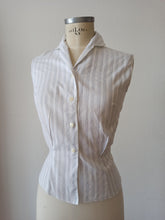 Laden Sie das Bild in den Galerie-Viewer, 1950s - Striped Cotton Blouse - W29 (74cm)
