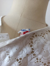 Cargar imagen en el visor de la galería, 1960s - SWISS QUALITE - Cotton Blouse  - Sz44
