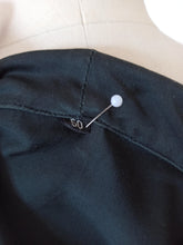 Charger l&#39;image dans la galerie, 1950s 1960s - Black Cotton Blouse - Sz 50
