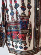 Carica l&#39;immagine nel visualizzatore di Gallery, 1960s - Egyptian Novelty Satin Silk Blouse - Sz. L/XL

