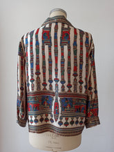 Carica l&#39;immagine nel visualizzatore di Gallery, 1960s - Egyptian Novelty Satin Silk Blouse - Sz. L/XL
