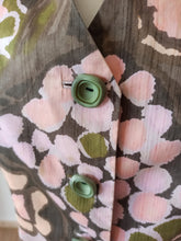 Cargar imagen en el visor de la galería, 1960s - Floral Cotton Blouse
