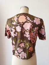 Cargar imagen en el visor de la galería, 1960s - Floral Cotton Blouse
