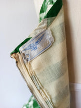 Cargar imagen en el visor de la galería, 1950s - MILANO - Adorable Plaid Green Folk Print Dress - W26 (66cm)
