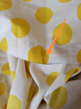 Cargar imagen en el visor de la galería, 1950s - Fabulous Yellow Polkadots Cotton Dress - W28.5 (72cm)

