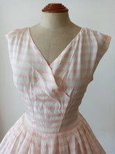 Cargar imagen en el visor de la galería, 1950s - Pink Striped Satin Dress - W28.5 (72cm)
