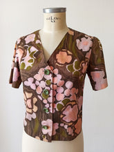 Cargar imagen en el visor de la galería, 1960s - Floral Cotton Blouse
