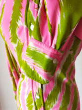 Cargar imagen en el visor de la galería, 1960s - Acid Colors Print Dress
