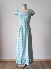 Cargar imagen en el visor de la galería, 1960s - Romantic Daisies Turquoise Cotton Dress - W26 (66cm)

