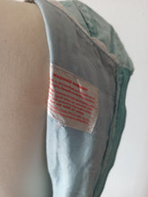 Cargar imagen en el visor de la galería, 1960s - Romantic Daisies Turquoise Cotton Dress - W26 (66cm)
