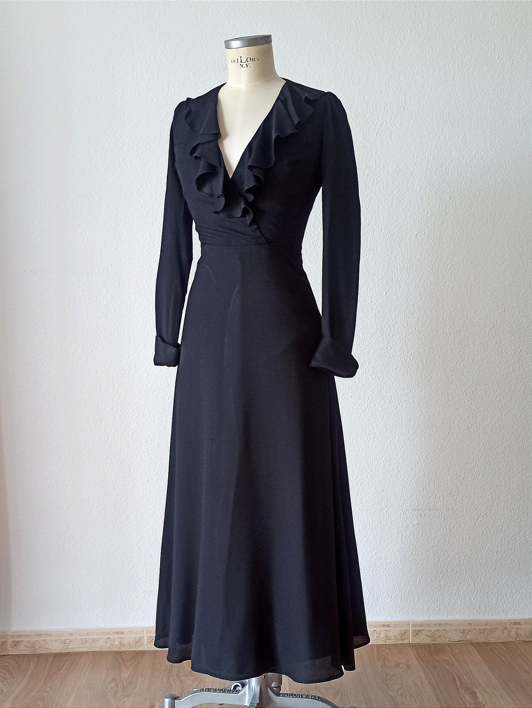 1960s - VERA MONT, Paris - Black Dress - W26 (66cm)