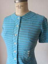 Cargar imagen en el visor de la galería, 1960s - Striped Cotton Blend Mini-Dress - W30 (76cm)
