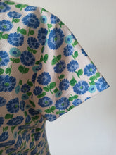 Cargar imagen en el visor de la galería, 1950s 1960s - Floral Cotton Blouse - Sz M/L
