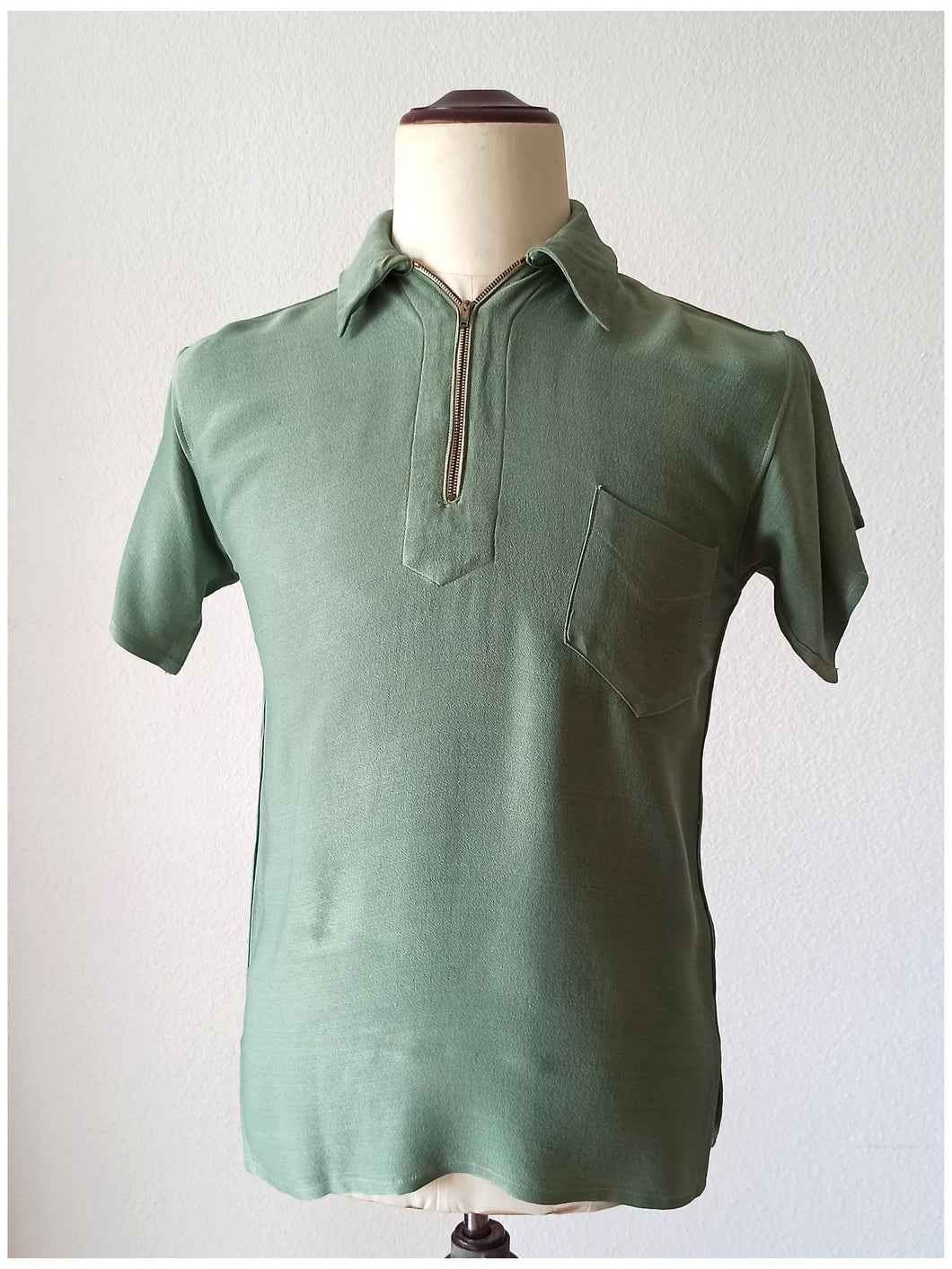 1940s 1950s - Men's Rayon Crepe Shirt