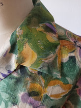 Cargar imagen en el visor de la galería, 1950s 1960s - Floral Silk Belted Blouse
