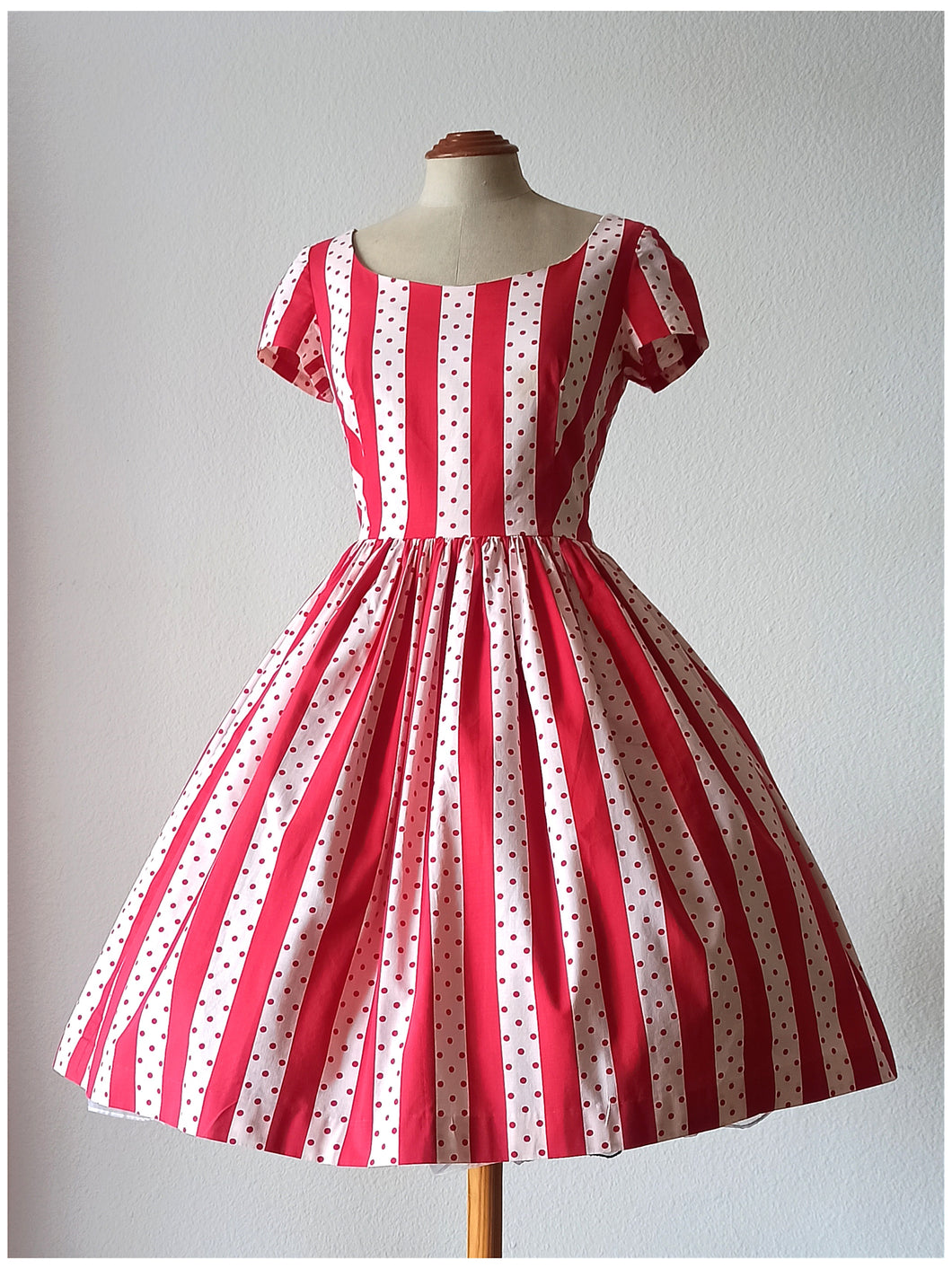 1950s 1960s - Gorgeous Red Stripes Dotted Cotton Dress - W27 (68cm)