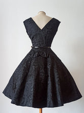 Charger l&#39;image dans la galerie, 1950s - Outstanding Beauty Black Silk Satin Dress - W25 (64cm)
