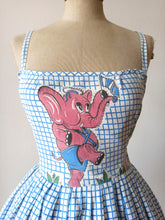 Cargar imagen en el visor de la galería, 1950s 1960s - Elephant Novelty Print Cotton Dress - W26 (66cm)
