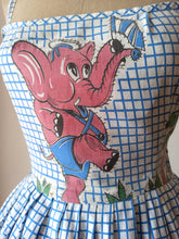 Cargar imagen en el visor de la galería, 1950s 1960s - Elephant Novelty Print Cotton Dress - W26 (66cm)
