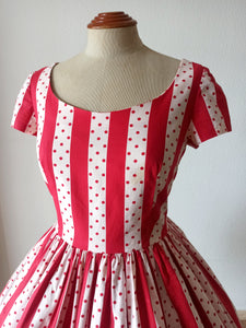 1950s 1960s - Gorgeous Red Stripes Dotted Cotton Dress - W27 (68cm)