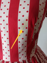 Cargar imagen en el visor de la galería, 1950s 1960s - Gorgeous Red Stripes Dotted Cotton Dress - W27 (68cm)
