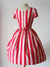 Cargar imagen en el visor de la galería, 1950s 1960s - Gorgeous Red Stripes Dotted Cotton Dress - W27 (68cm)
