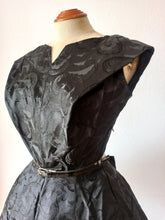 Charger l&#39;image dans la galerie, 1950s - Outstanding Beauty Black Silk Satin Dress - W25 (64cm)

