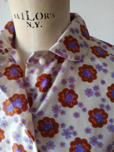 Cargar imagen en el visor de la galería, 1960s - Floral Nylon Blouse
