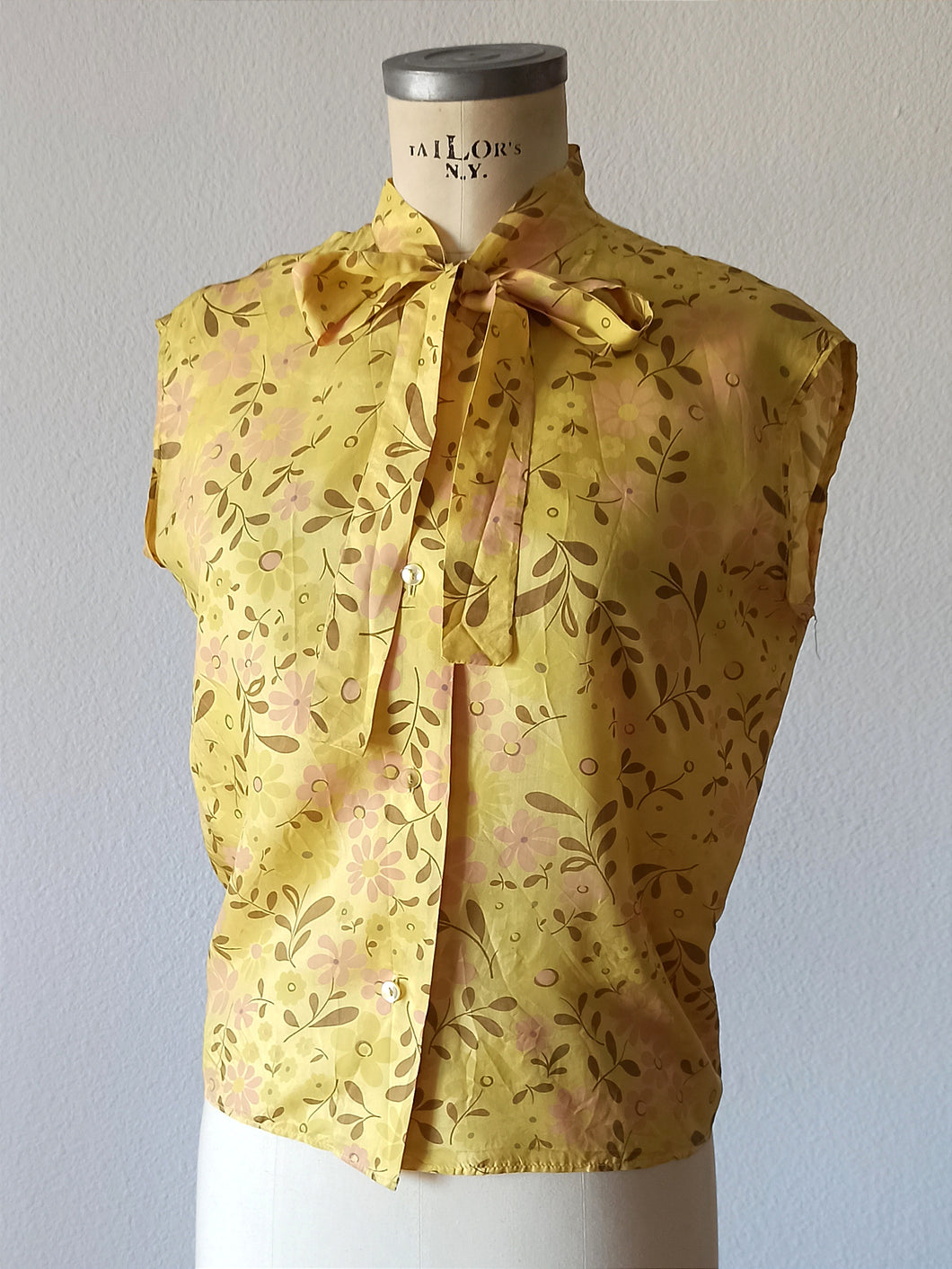 1960s - GALERIES LAFAYETTE, Paris - Floral Silk Blouse